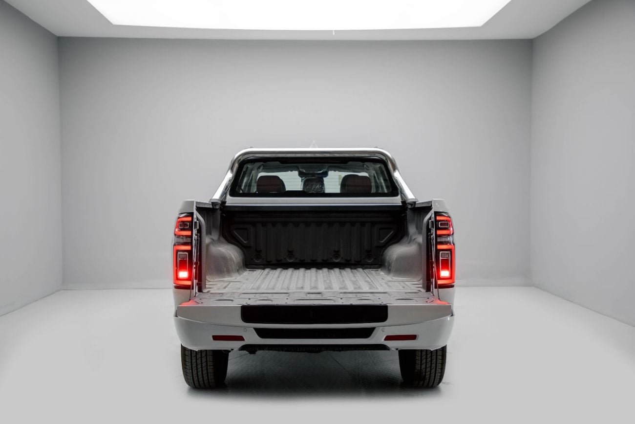 Great Wall Poer 4X4 Double Cab 2.0L - White Inside Black & Red | Export