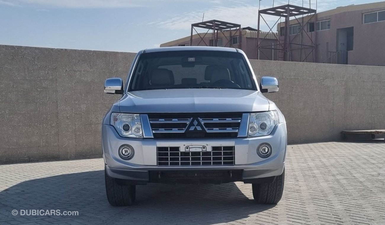 ميتسوبيشي باجيرو GLS 2013 | Perfect Condition | GCC | Low Mileage