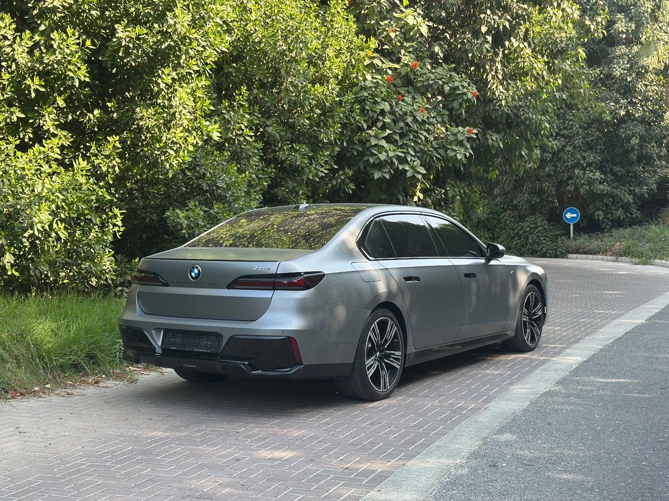 بي أم دبليو 735i 3.0-liter Turbocharged V6 | 286 HP | 2025 | GCC Specs | Warranty & Service | Full Options | Excellen