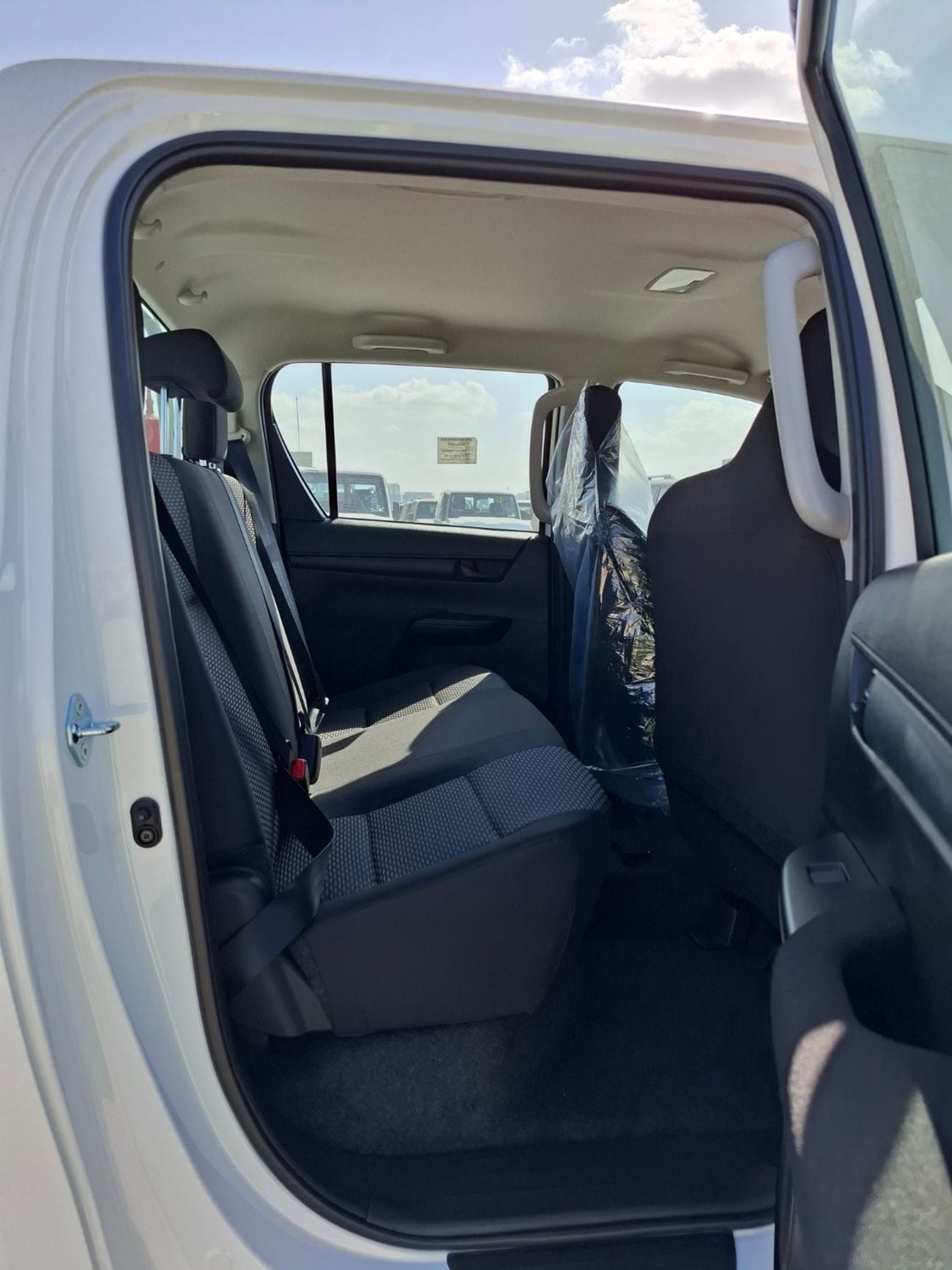 Toyota Hilux GL Toyota Hilux Double Cabin 2.7L Petrol Narrow Body