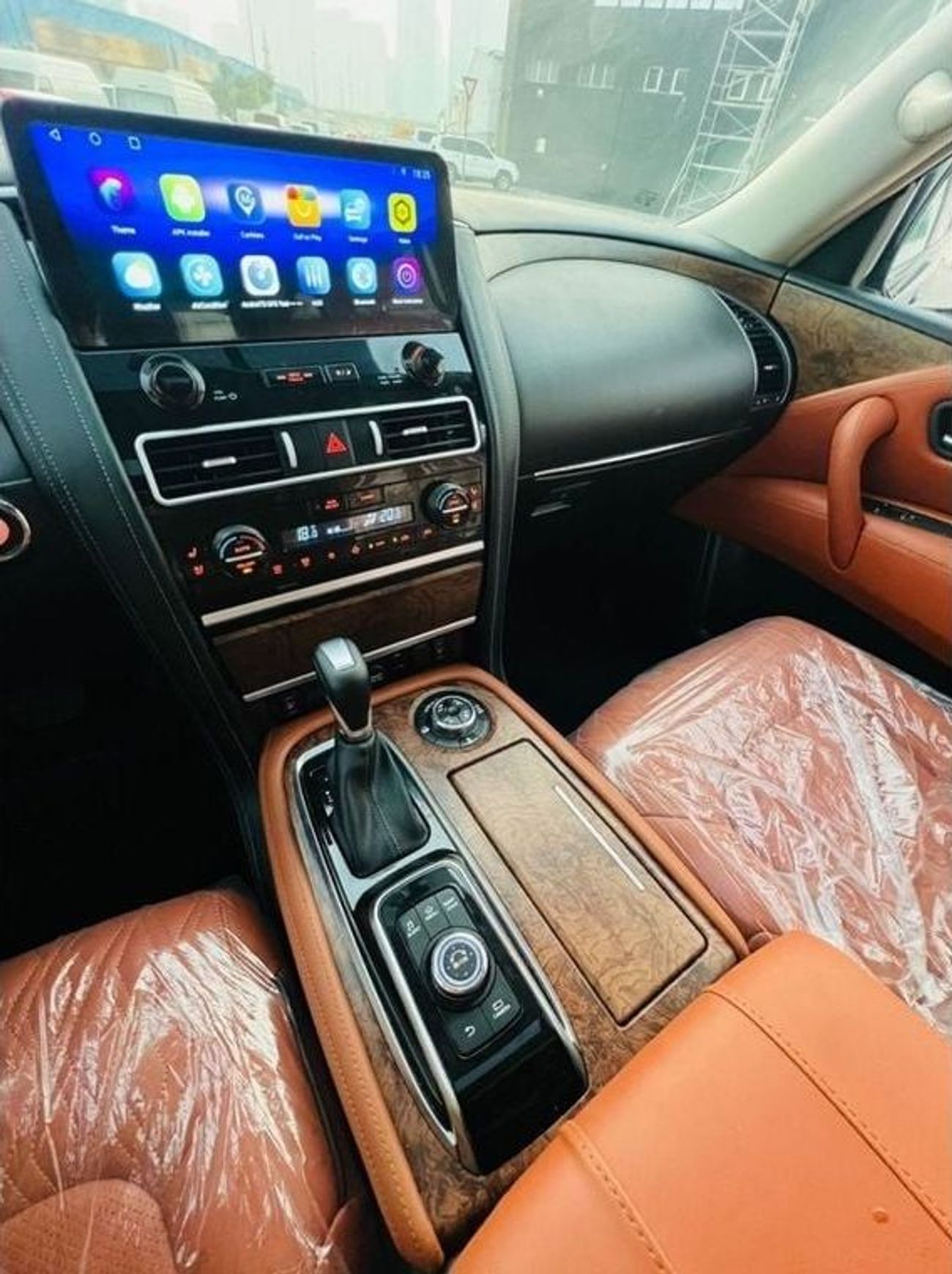 Nissan Armada V8 bid engine AWD