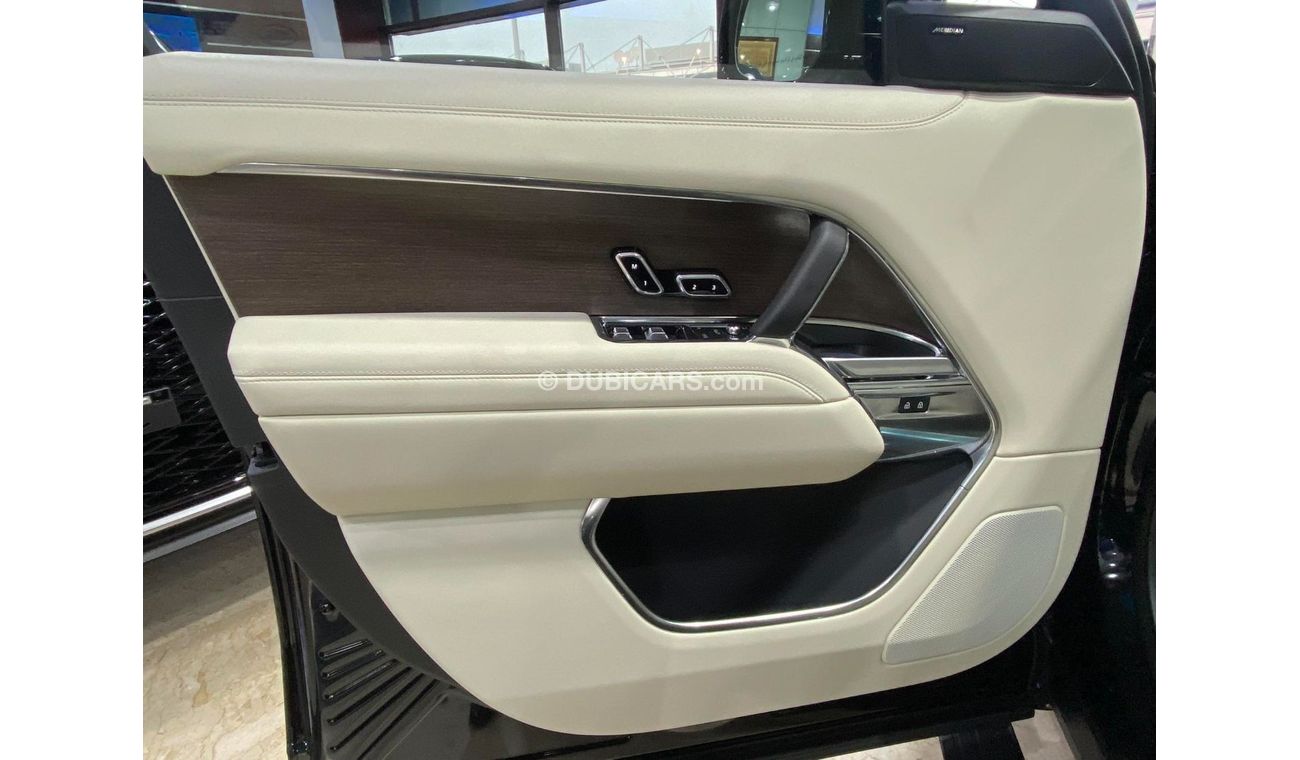 Land Rover Range Rover BRAND NEW GCC SPEC UNDER WARRANTY AND SERVICE CONTRACT
