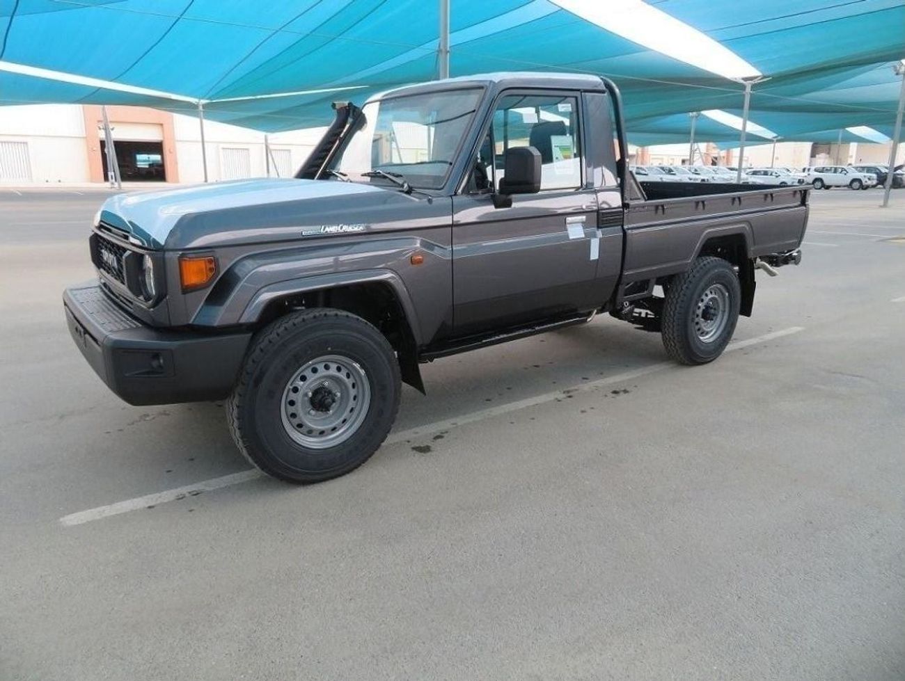 تويوتا لاند كروزر بيك آب 79 V6 Petrol Automatic Transmission 2024YM