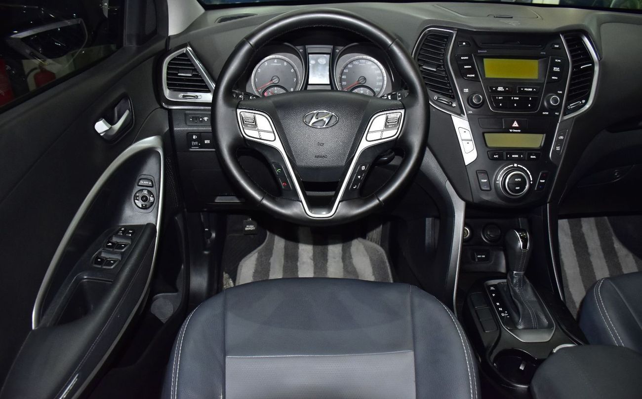 هيونداي سانتا في EXCELLENT DEAL for our Hyundai SantaFe 4WD 3.3L ( 2014 Model ) in Black Color GCC Specs