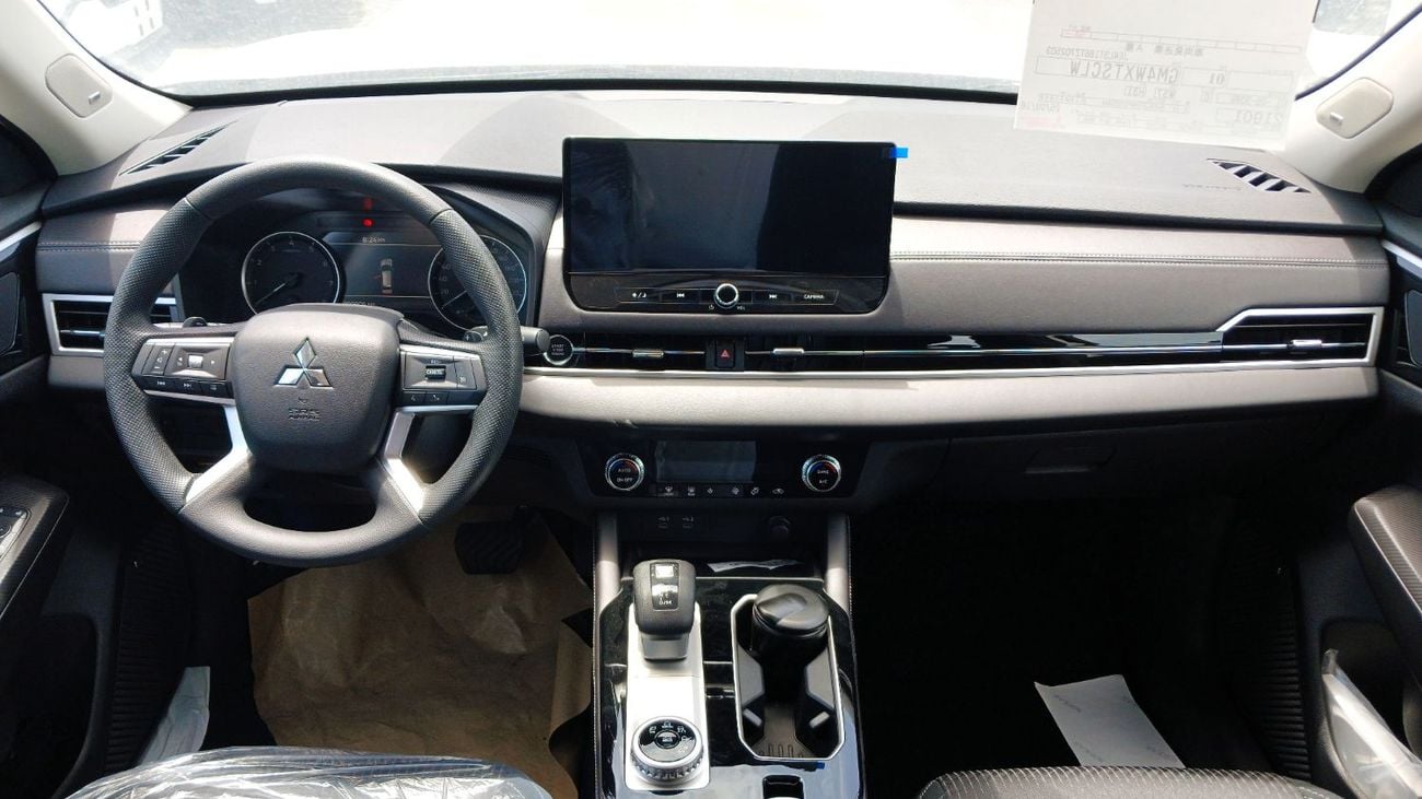 ميتسوبيشي آوتلاندر M Line 2.5L Petrol FWD 2026YM