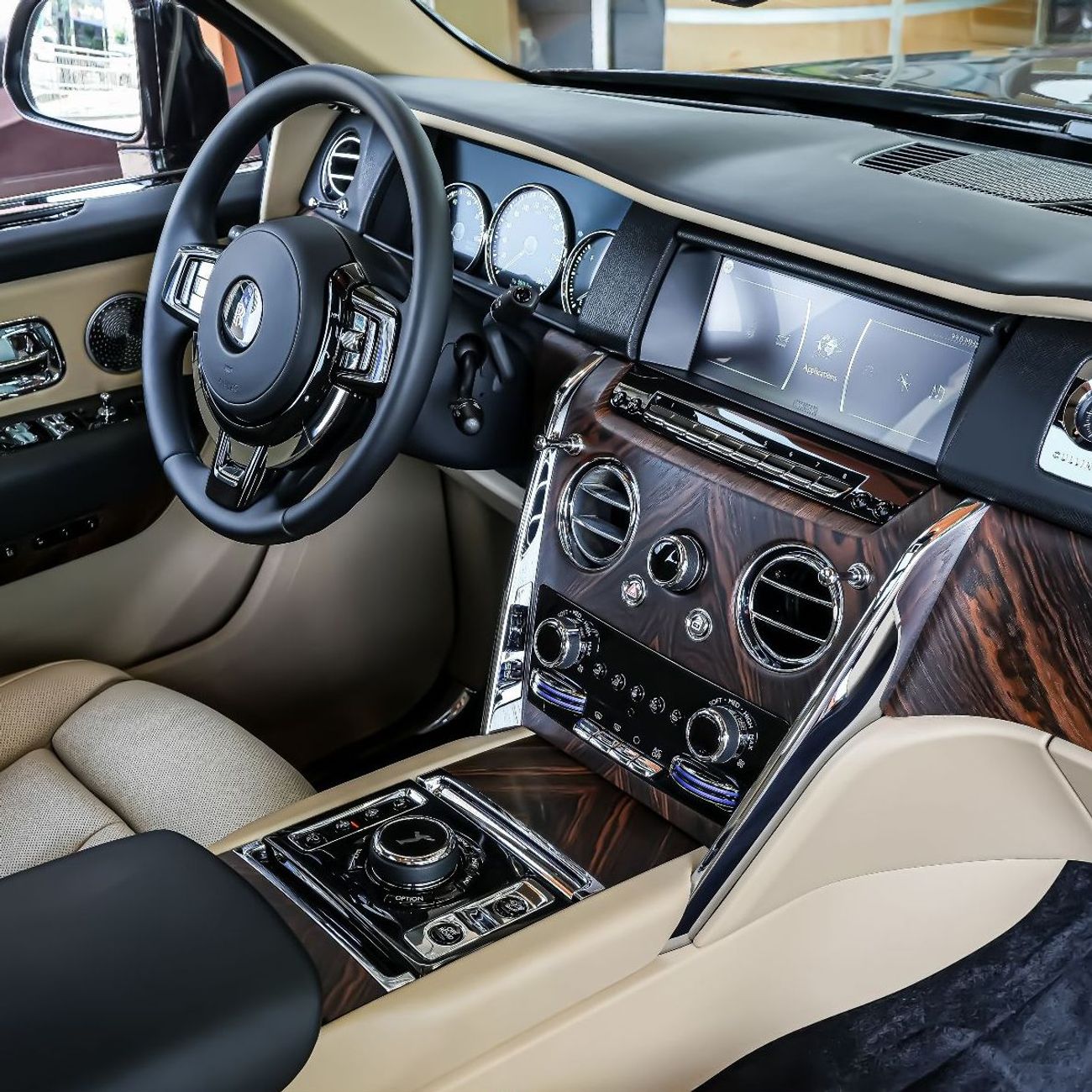 رولز رويس كولينان 2020 ROLLS ROYCE CULLINAN DONE 12,000KM ( FULL SERCICE HISTORY FROM ROLLS ROYCE )