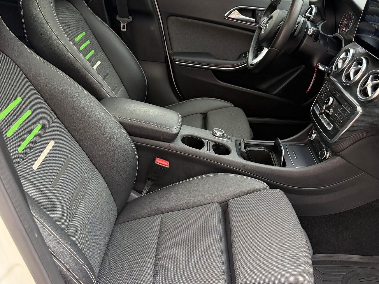 مرسيدس بنز A 200 A45 AMG (Kit)