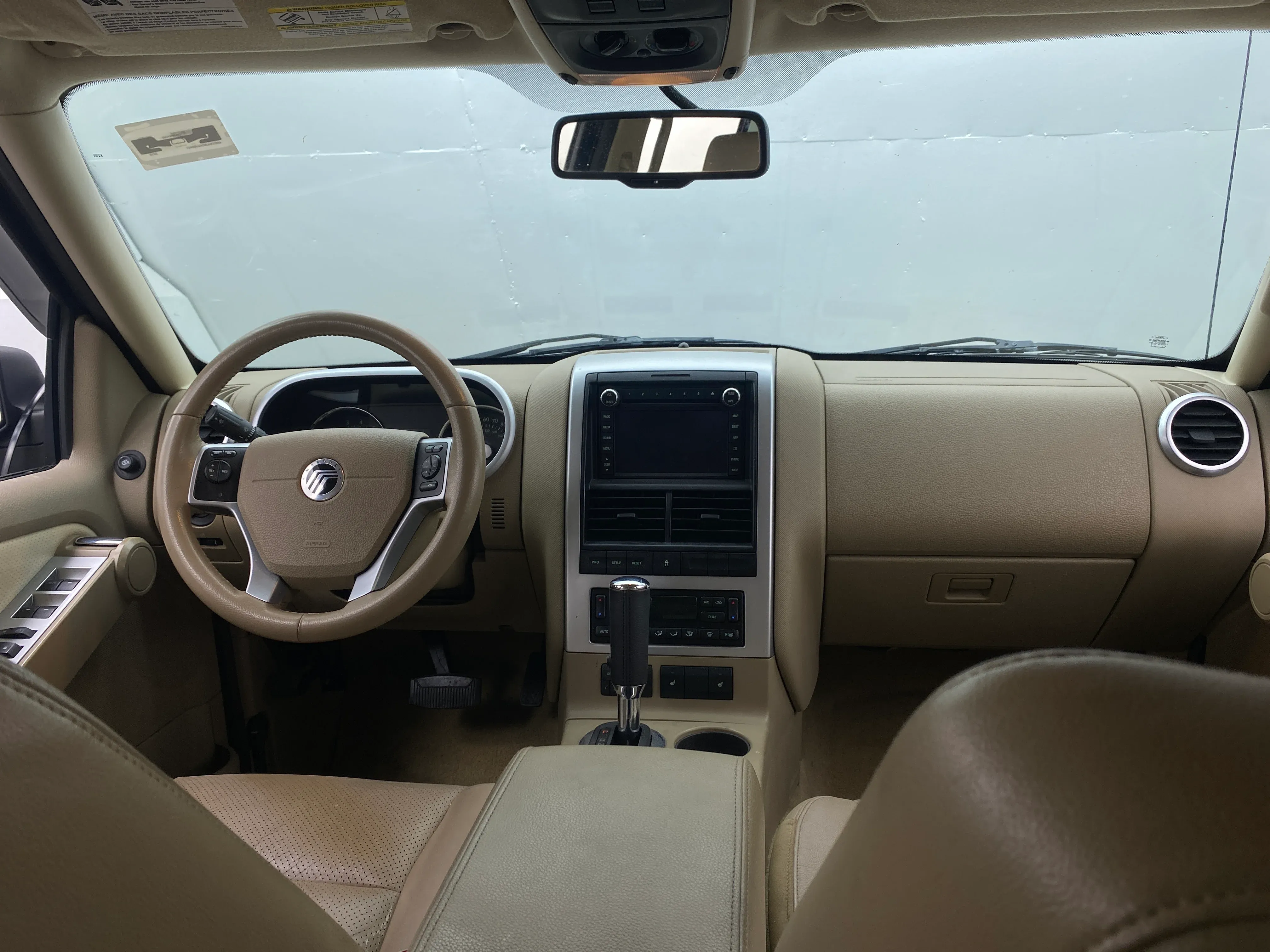 Mercury Mountaineer interior - Cockpit