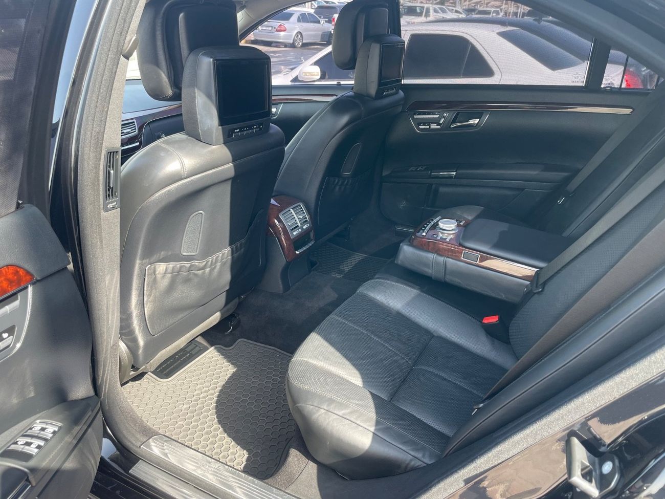 مرسيدس بنز S 500 مرسيدس S500 وارد كوريا اوراق جمارك فل اوبشن نظيفة جدا ًبدون حوادث