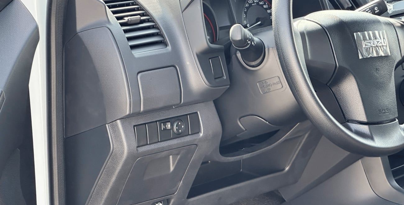 إيسوزو D ماكس STD ISUZU/D-MAX/ISDM3 2.5L Diesel DC 4X4 PWR, Alloy Wheel, MT, Mid