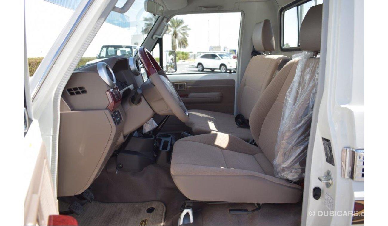 Toyota Land Cruiser Pick Up LX-V V6 4.0L Petrol 4WD Manual Transmission