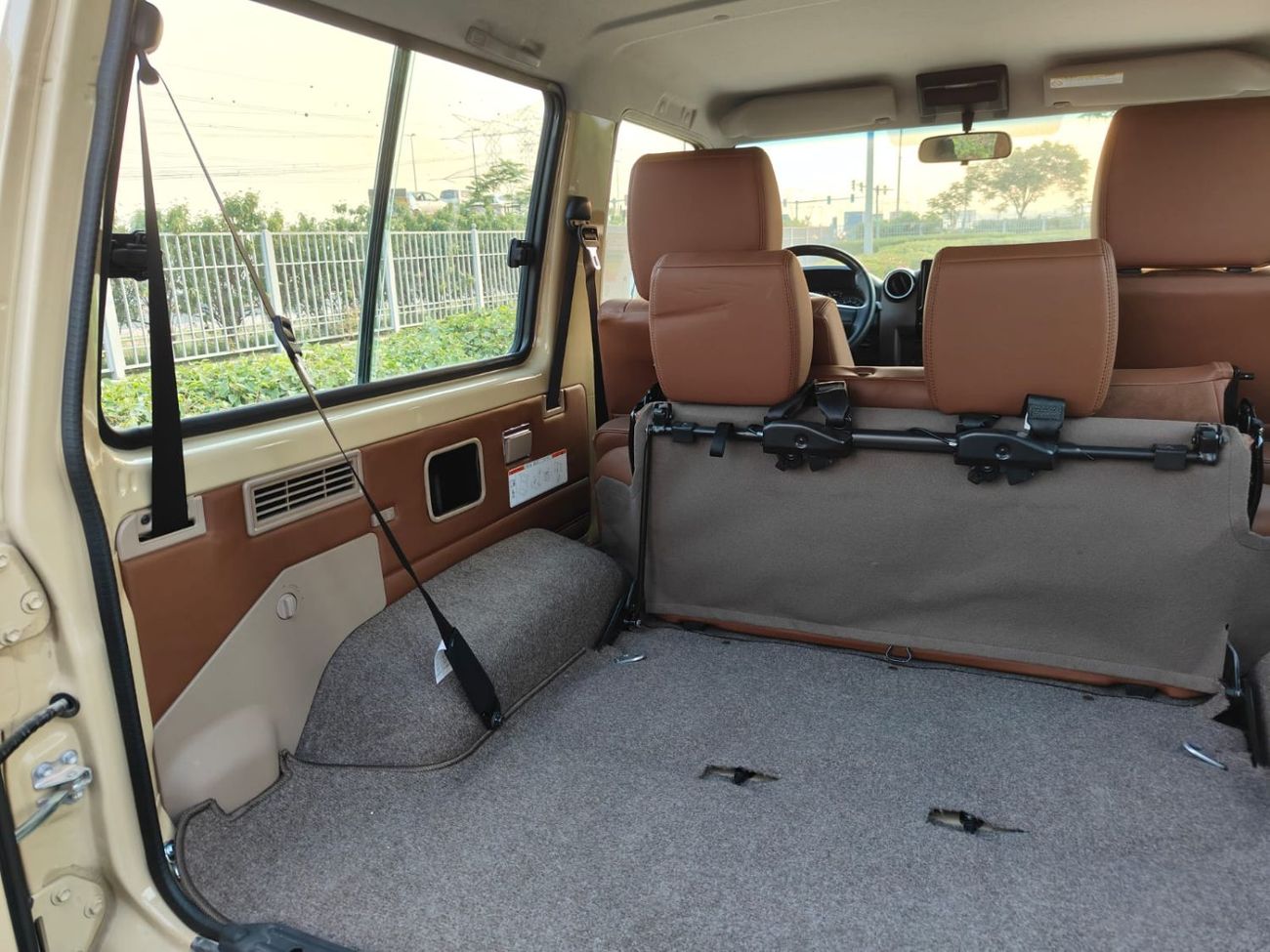 تويوتا لاند كروزر 70 2024 Toyota Land Cruiser LC71 LX (3-Door) Hardtop 4.0L V6 Petrol A/T 4x4 Export Only