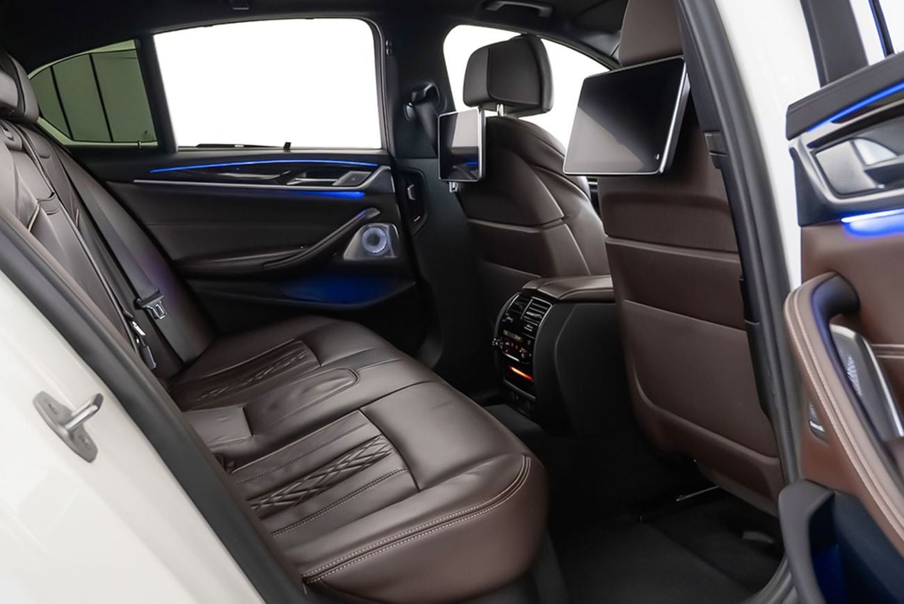 بي أم دبليو M550i