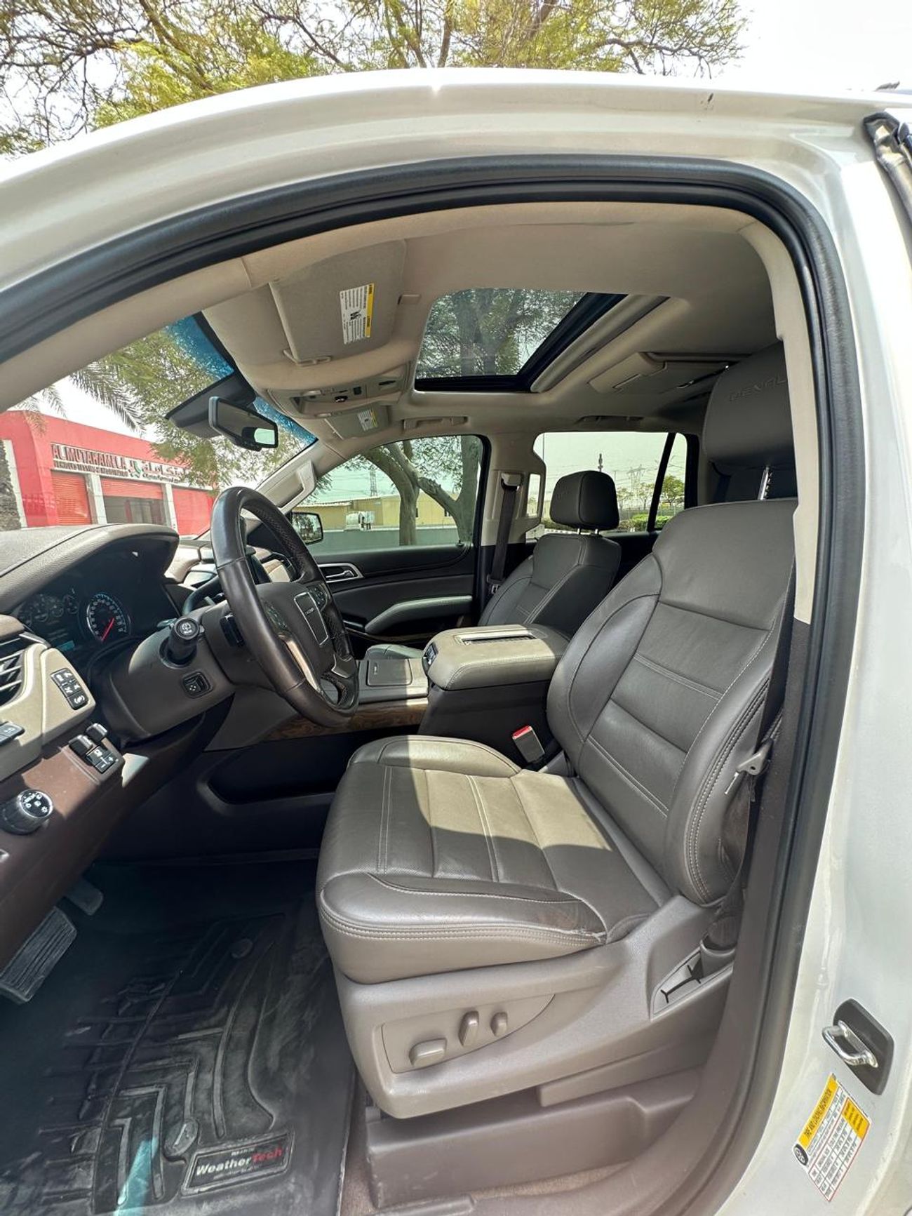 GMC Yukon Denali 6.2L (8 Seater)