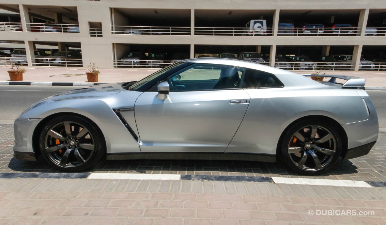 Nissan GT-R