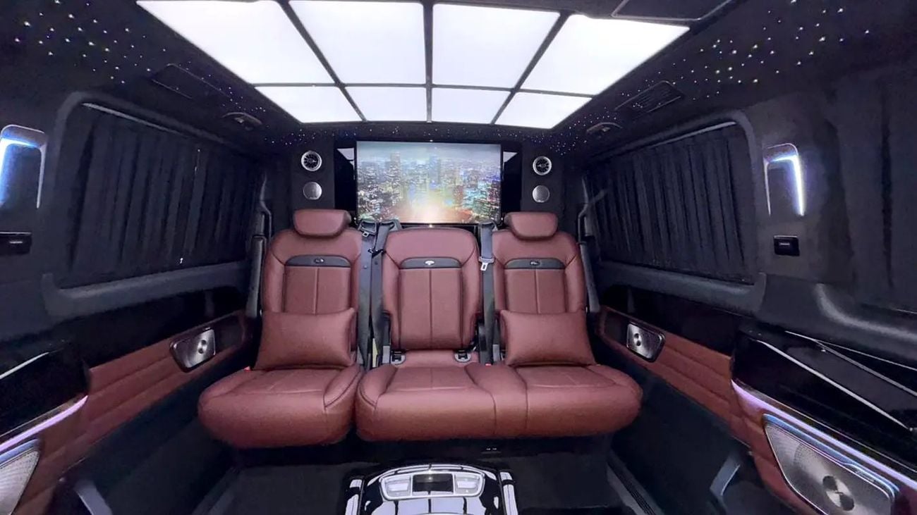 مرسيدس بنز V 300 ARRIVAL MODEL VIP MERCEDES GCC V300 with ADDITIONAL REAR AC - 2 Years Warranty by VLINE