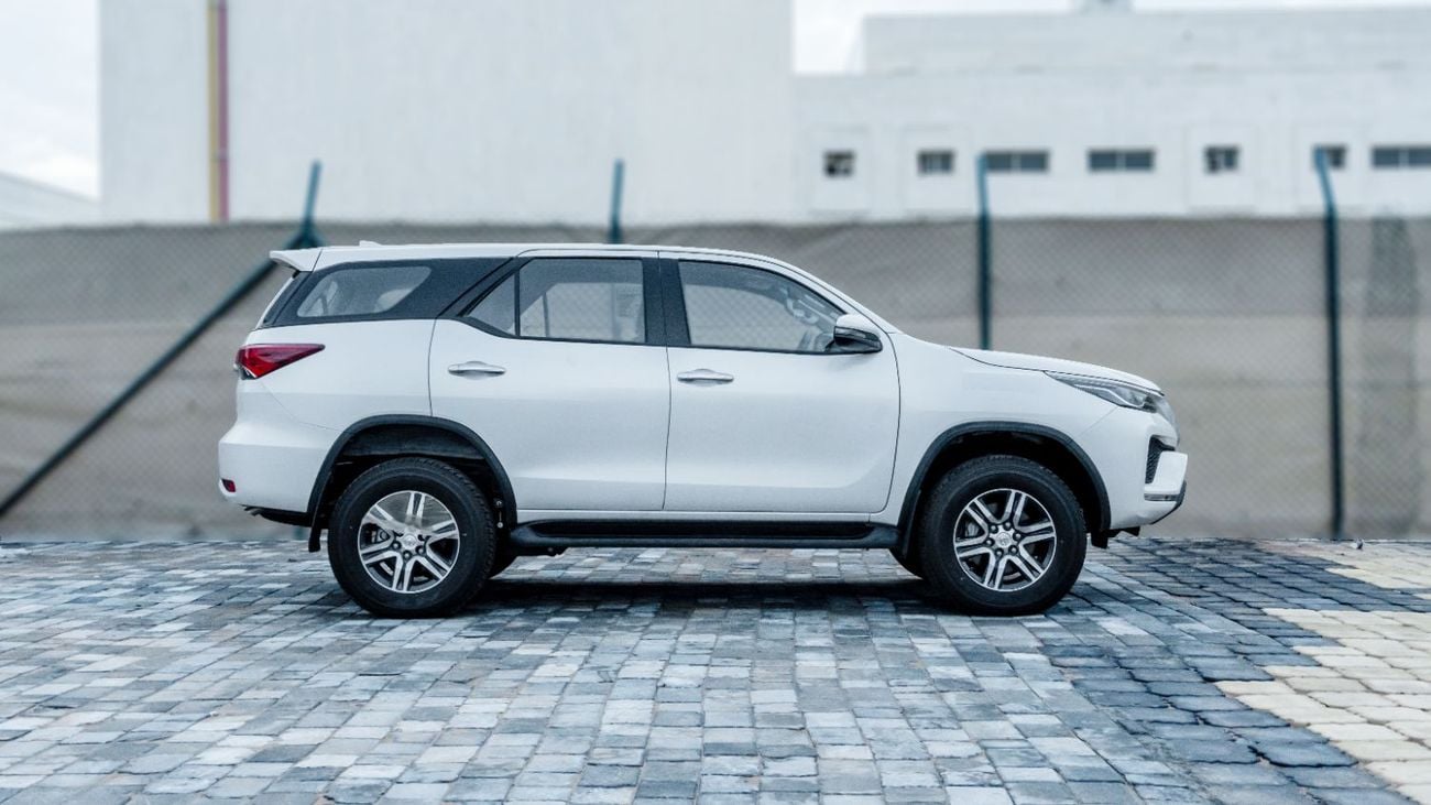 Toyota Fortuner EXR 2026 Toyota Fortuner GX 2.7L AT Petrol (White-Tan) RWD
