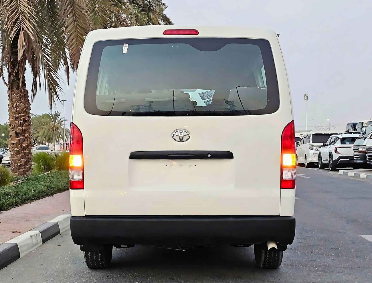 تويوتا هاياس PASSENGER/ PATROL/ MANUAL/ 15 SEATER/ EXPORT ONLY/ LOT# 105795