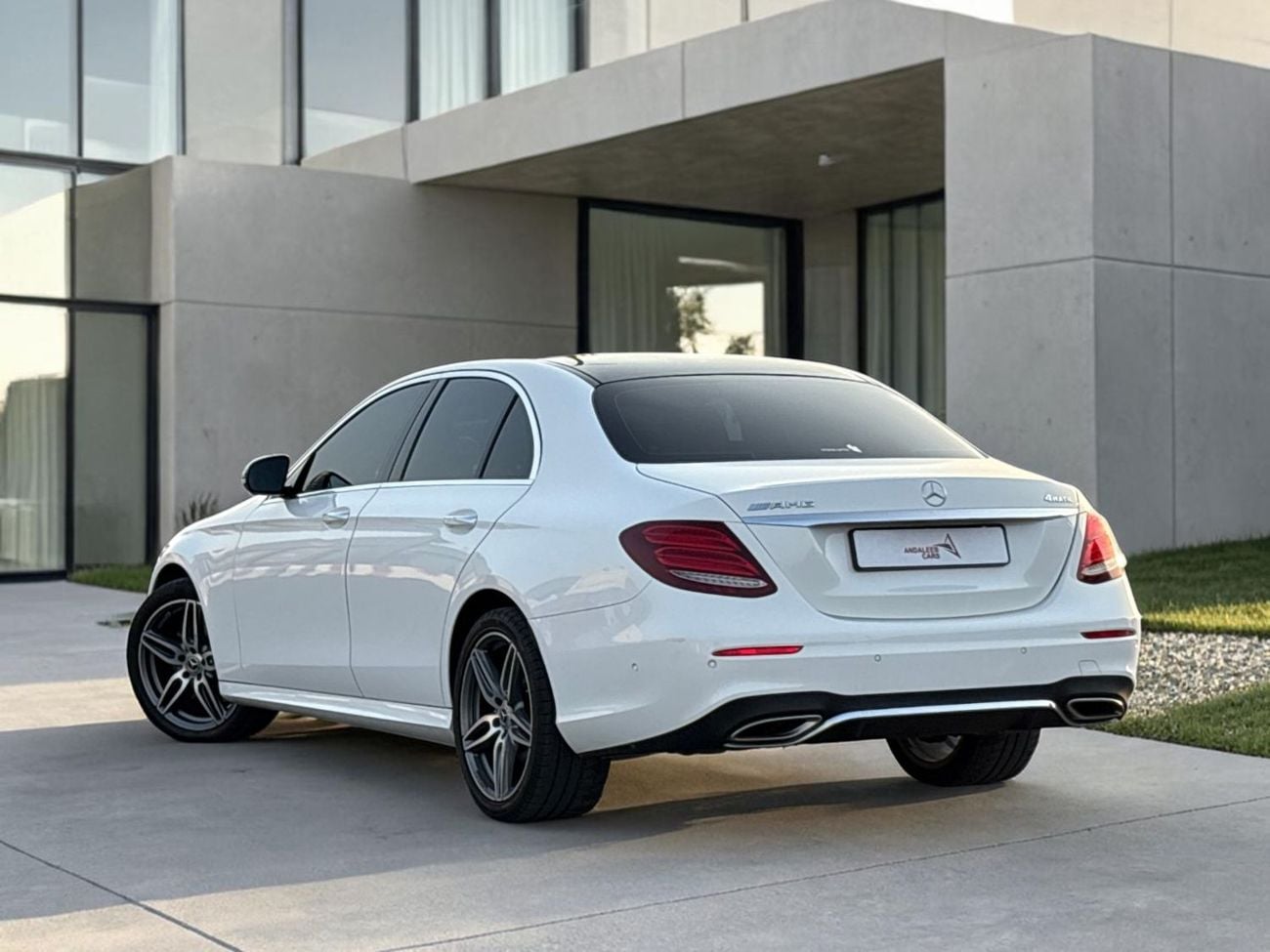 Mercedes-Benz E300 Premium + 2.0L AED 1,900 P.M | 0% DOWN PAYMENT | MERCEDES-BENZ E300 AMG | 2.0L V4 | 2020