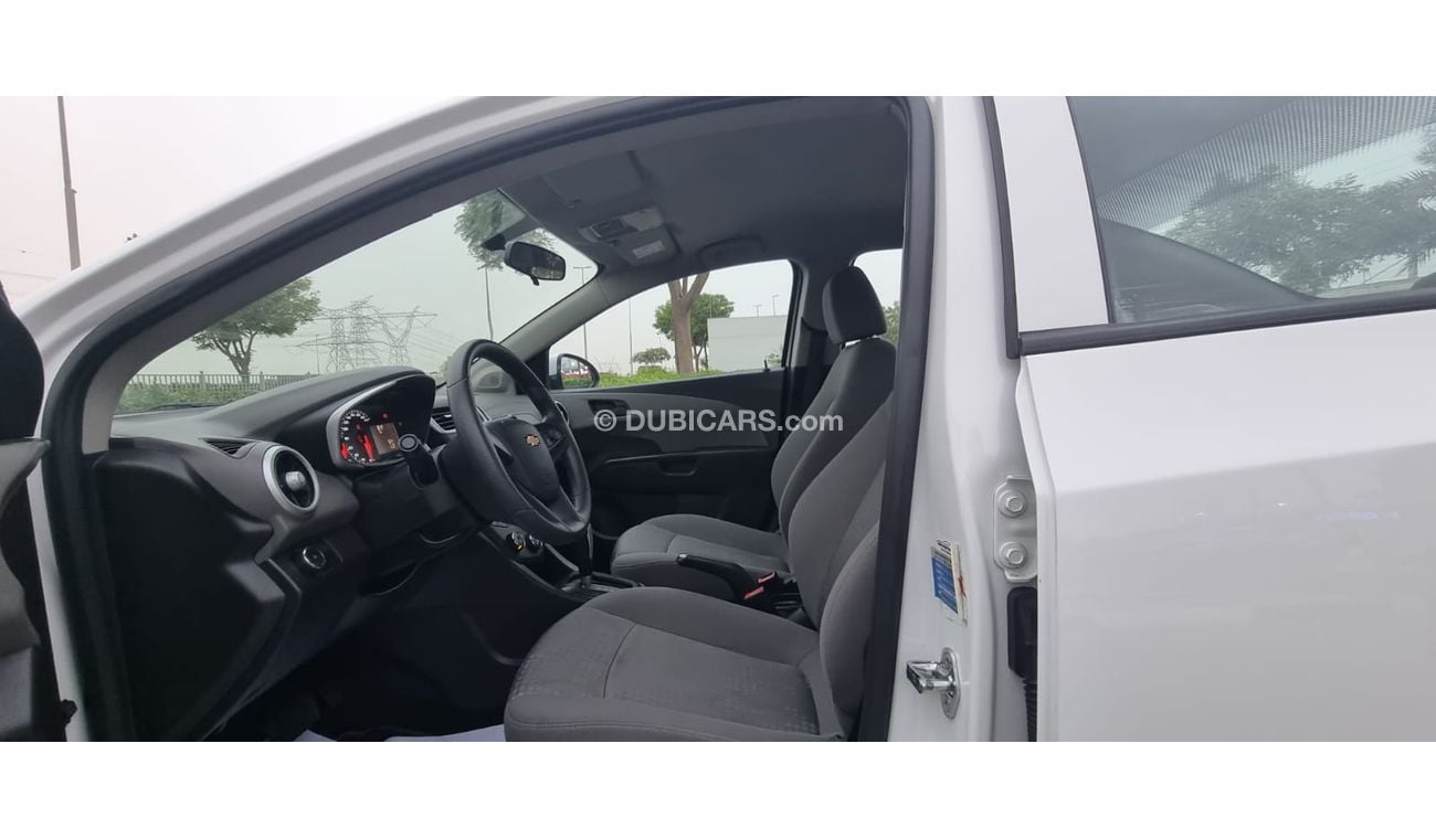 Chevrolet Aveo LS - WHT_GRY - 2019