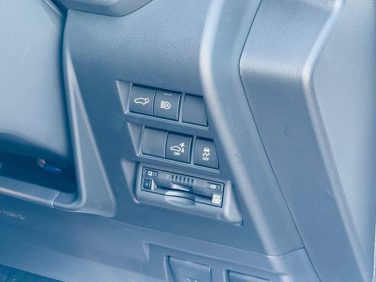 تويوتا لاند كروزر Zx top of the range white with black interior