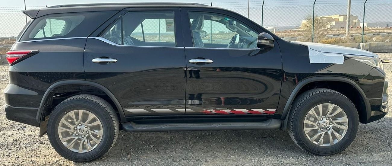 تويوتا فورتونر 2025 Toyota Fortuner 4.0L AT Petrol (Black)