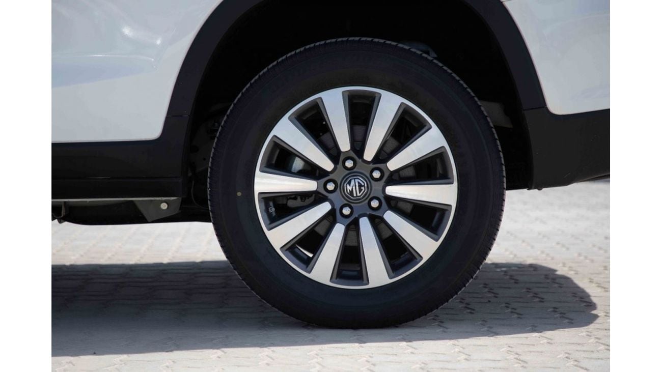 MG RX8 2023 MG RX8 4X4 2.0 STANDARD - White Pearl inside Black