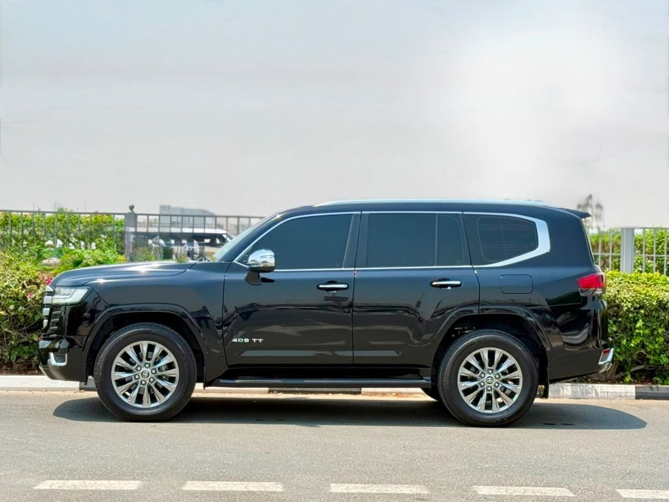 Toyota Land Cruiser 2023 MODEL VXR TWIN TURBO 3.5L ENGINE FULL OPTION NEW ARRIVAL