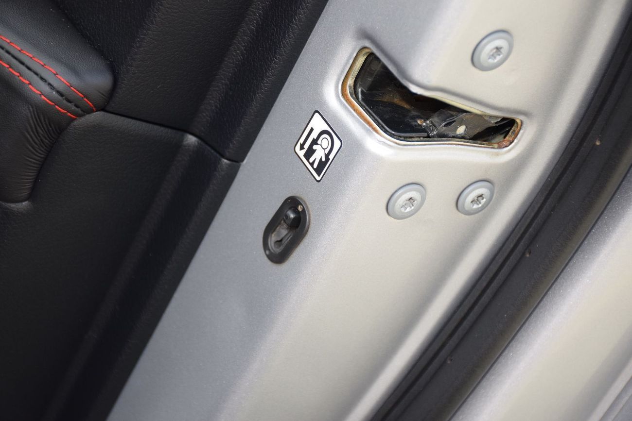 تويوتا هيلوكس 4x4 Diesel 2.8L (Right Hand )