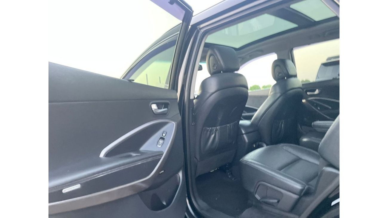 Hyundai Santa Fe 2015 Hyundai Santa Fe Ultimate Limited Edition Full Option - 3.3L V6 - AWD 4x4 - 7 Seater Full Panor