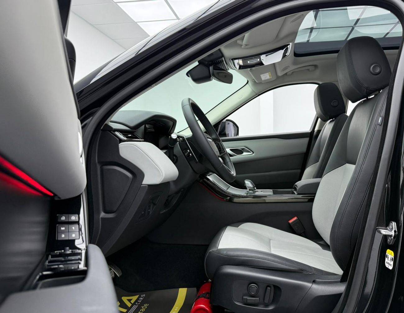 Land Rover Range Rover Velar Dynamic SE P250 2.0L 2025 Range Rover Velar P250 Dynamic SE, 5 Years RR Warranty + Service Pack, Exc