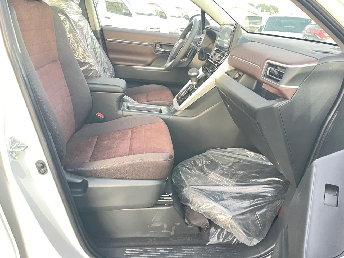 تويوتا إينوفا 2.0L HyCross 8S Hybrid