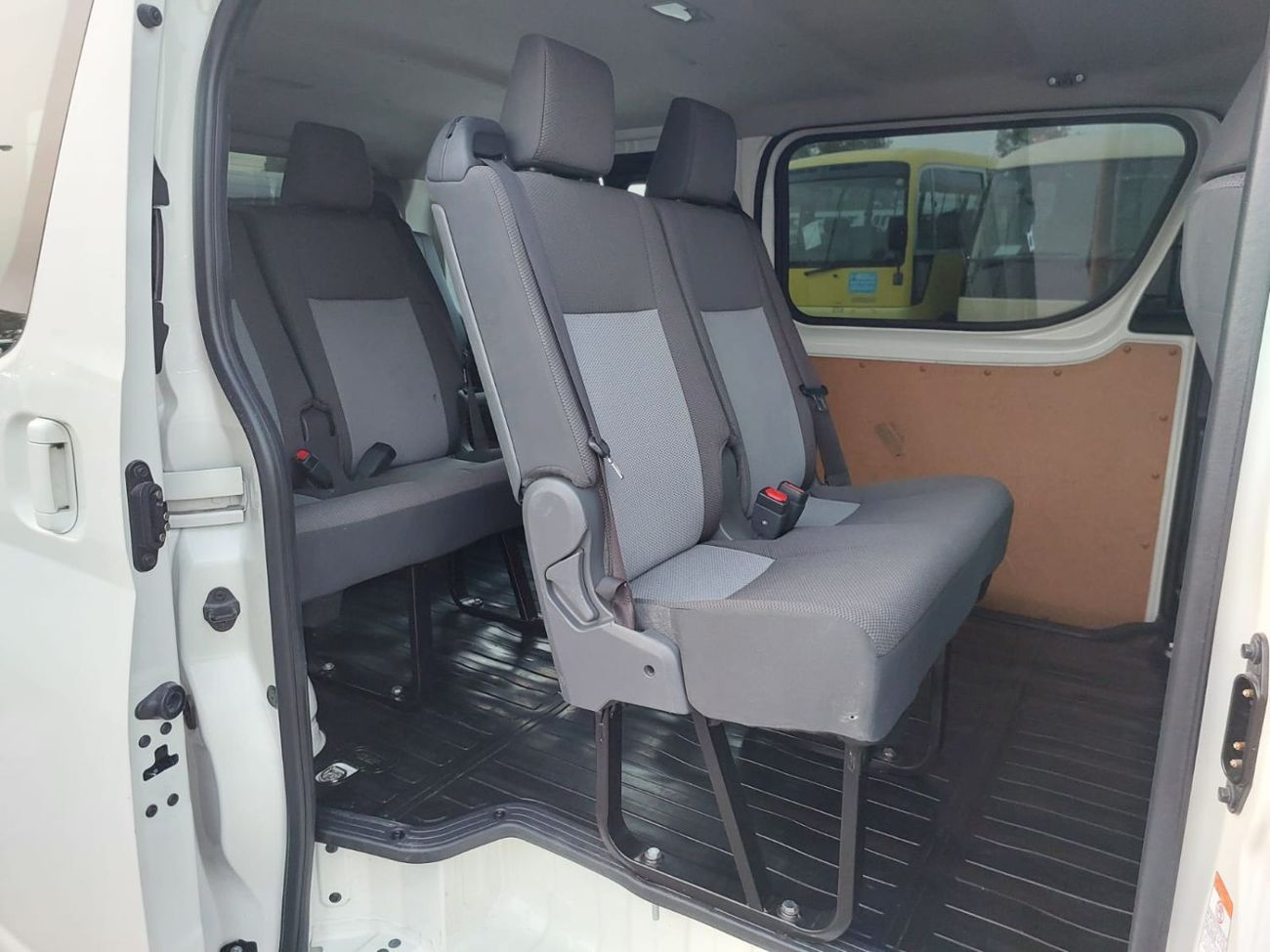 Toyota Hiace TOYOTA HIACE COMMUTER VAN RHD 2022 MODEL 2.8 L DIESEL AUTOMATIC(PM42119)