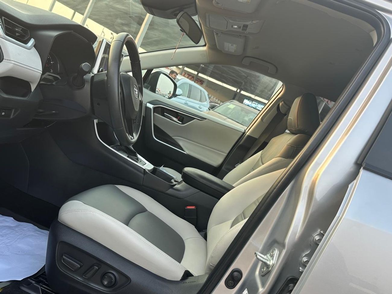 Toyota RAV4 RAV4 xle 4x4 AWD Full option