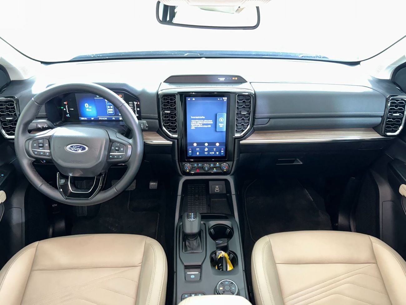 Ford Everest EVR424 XLT / FREE Insurance + Registration / AL TAYER MOTORS AL QOUZ SHOWROOM