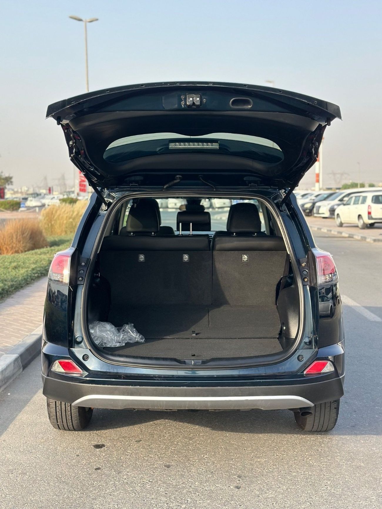 تويوتا راف ٤ XLE 2.5L