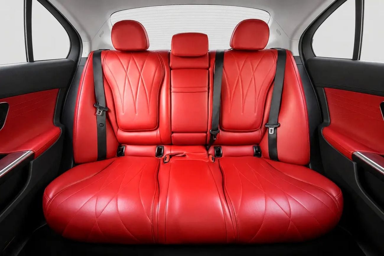 Mercedes Benz C300 STD (NON GCC) C300 German Specs