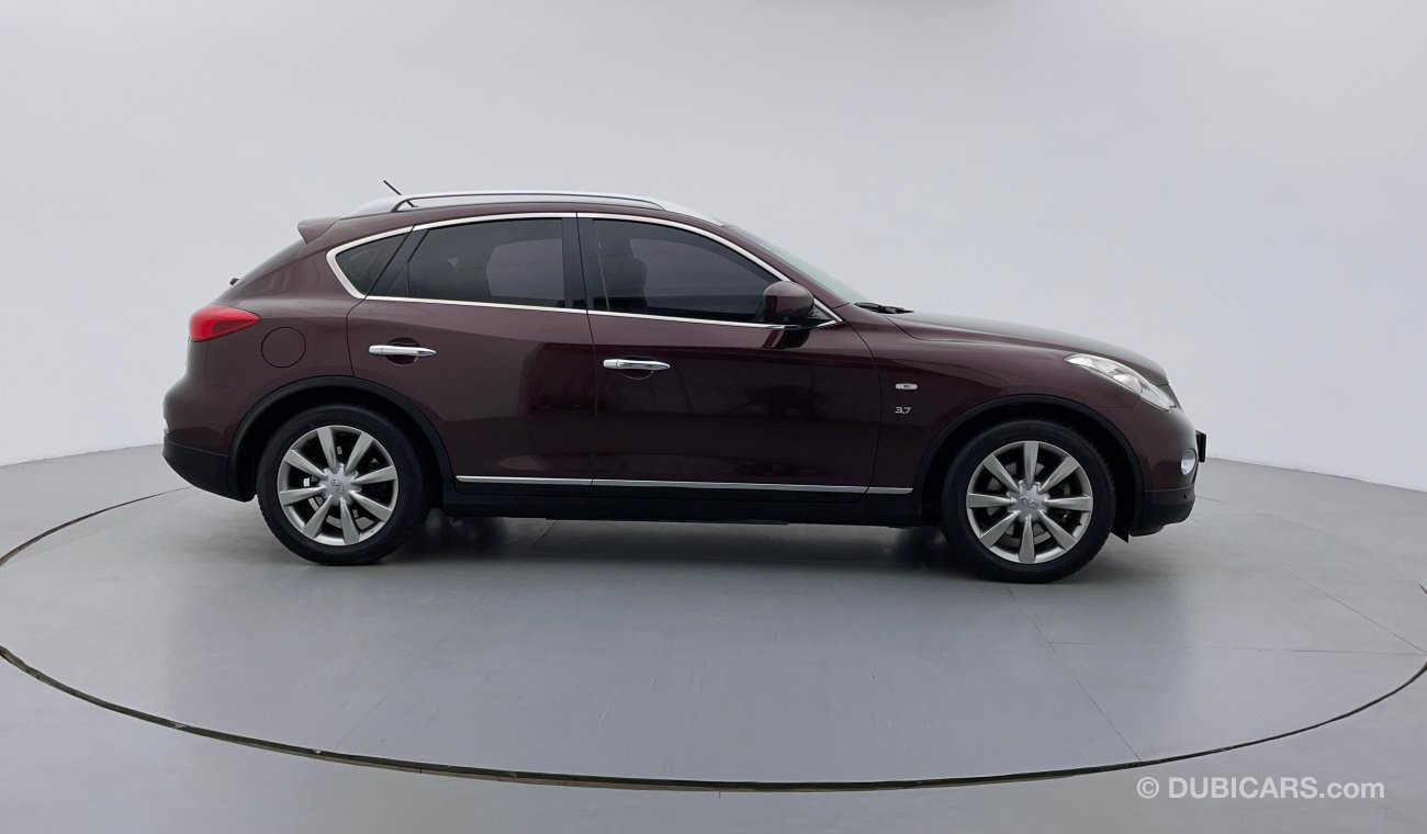 إنفينيتي QX50 Luxe 3700