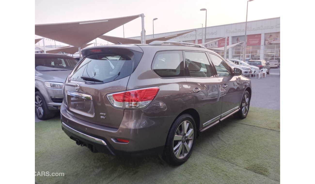 نيسان باثفايندر خليجى موديل 2014 بانوراما جلد مثبت سرعة تحكم شاشة كاميرا كرسى كهرباء بحالة ممتازة