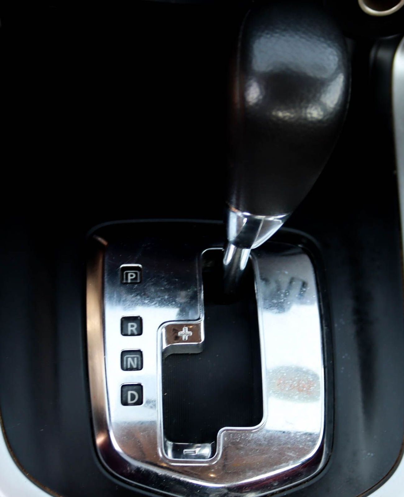 Nissan Navara Std 2.5L 4WD M/T Nissan Navara 4WD 2019 GCC Original Paint accident-free in excellent condition 1046