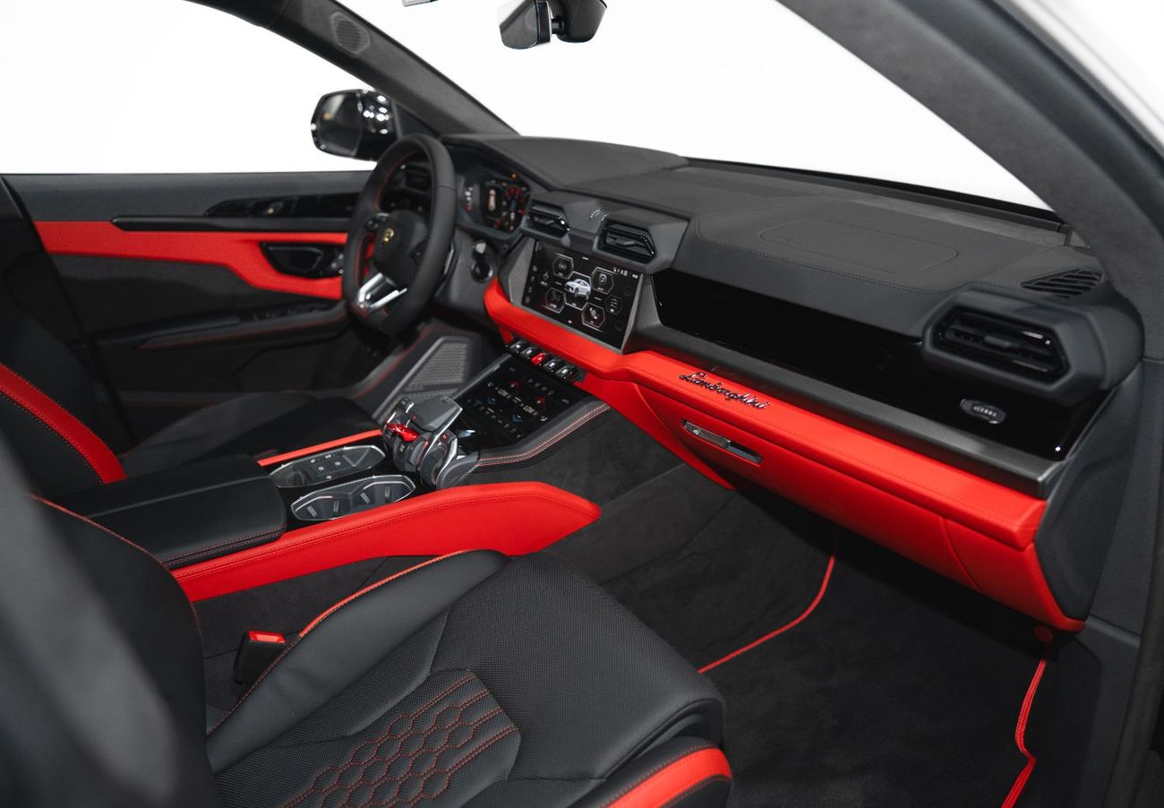 لامبورغيني اوروس 2025 URUS SE HYBRID | TWO TONE INTERIOR | PANORAMIC ROOF | BANG N OLUFSEN 3D SOUND | STYLE PACKAGE