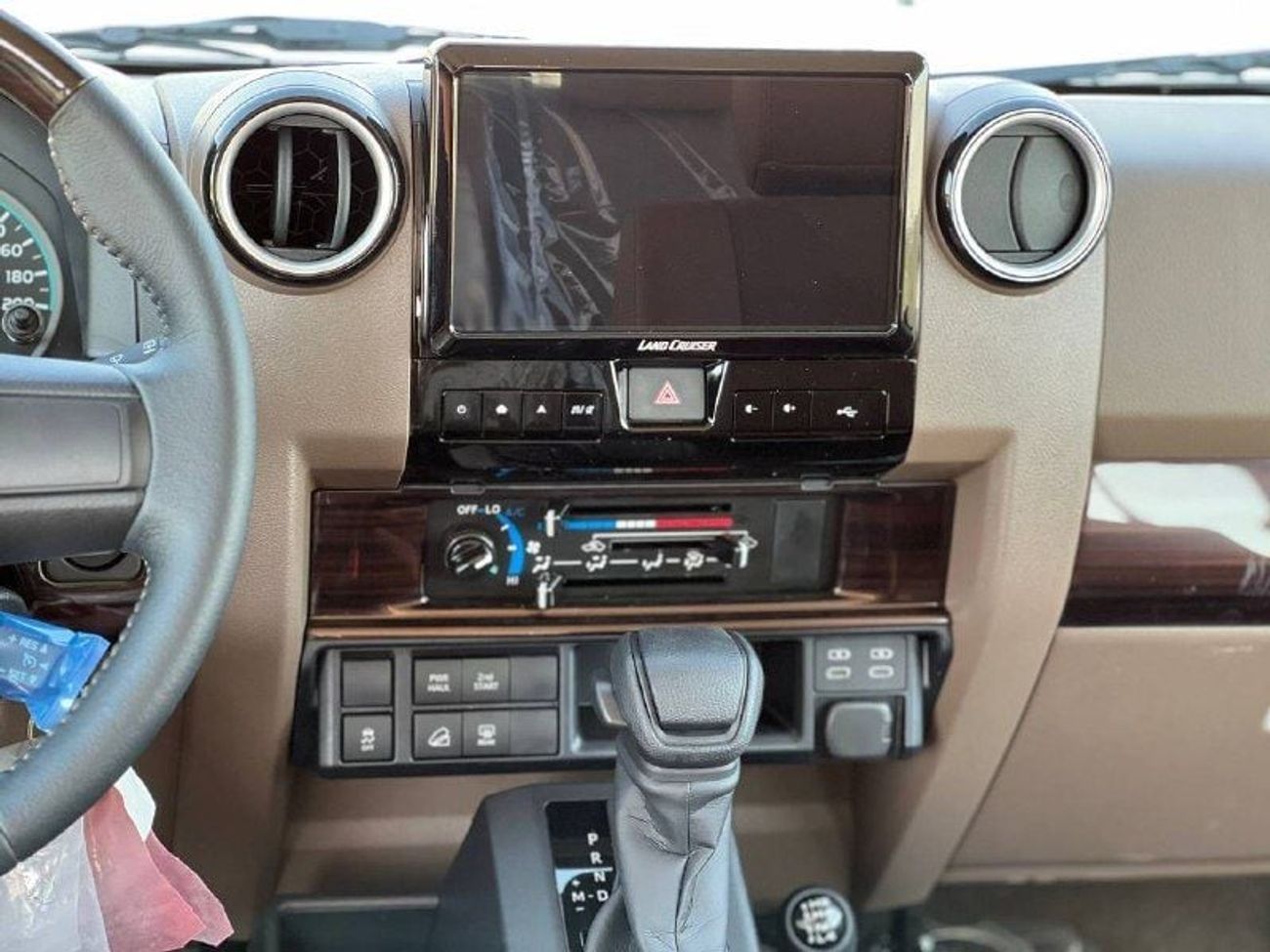 Toyota Land Cruiser 70 LC76 4.0L PTR A/T // 2025 // FULL OPTION WITH FRIDDG , DVD&BACK CAMERA , CRUISE CONTROL // SPECIAL O