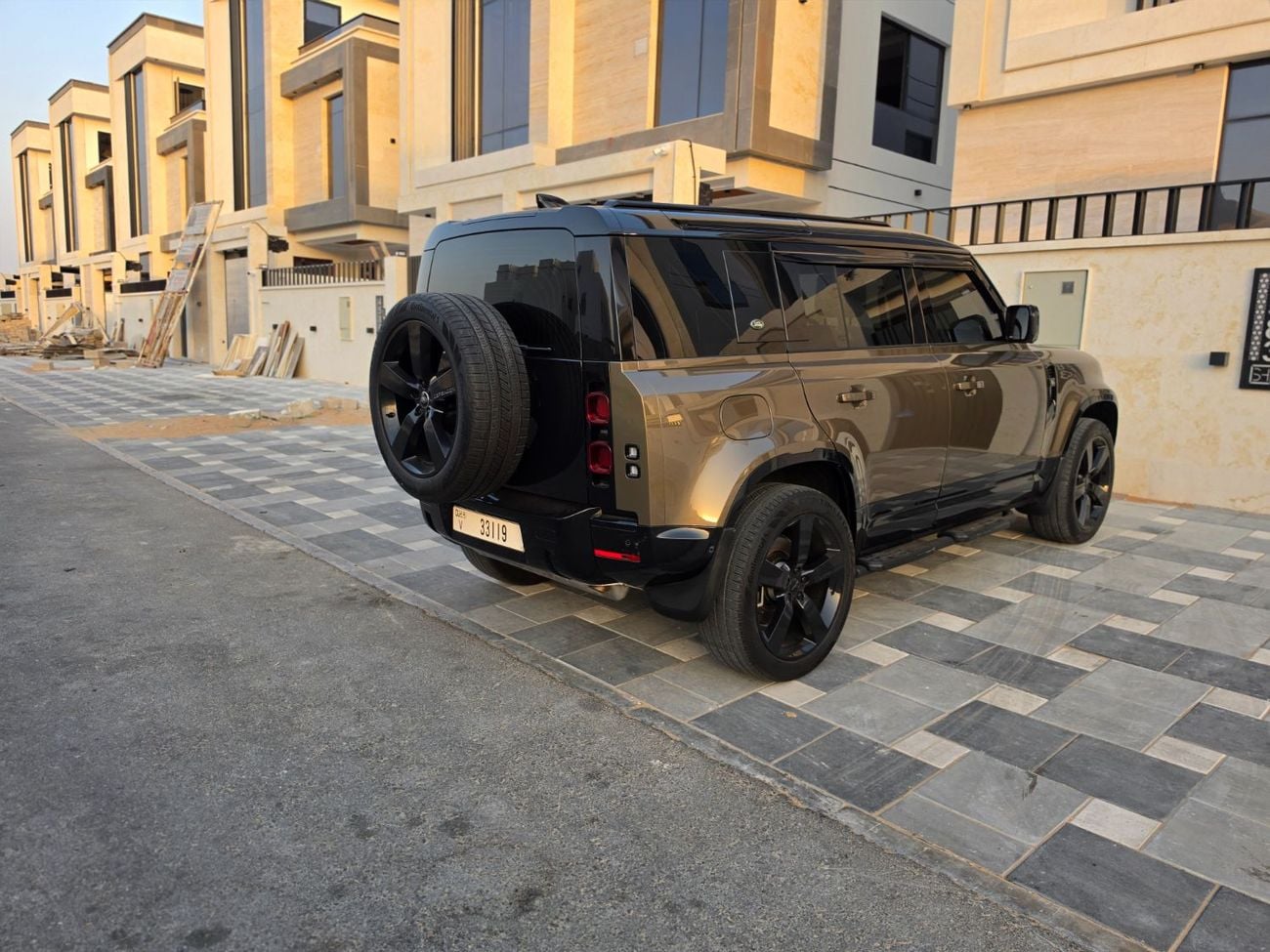 لاند روفر ديفندر 110 HSE P400