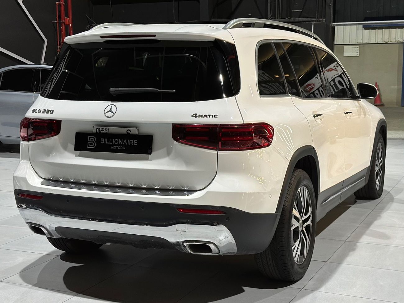 مرسيدس بنز GLB 250 4MATIC 2.0L (221 HP) MERCEDES-BENZ GLB250 4MATIC | 2024 | FULL OPTIONS | VERY GOOD CONDITIONS