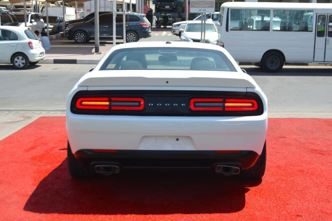 Dodge Challenger R/T 5.7L (370 HP) WHITE CLEAN V8 CAR IN BEST PRICE
