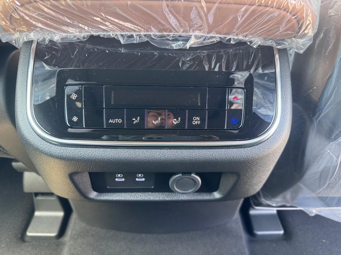 Nissan Patrol SE PLATINUM CITY 3.8L_2026_(BLACK/TAN)