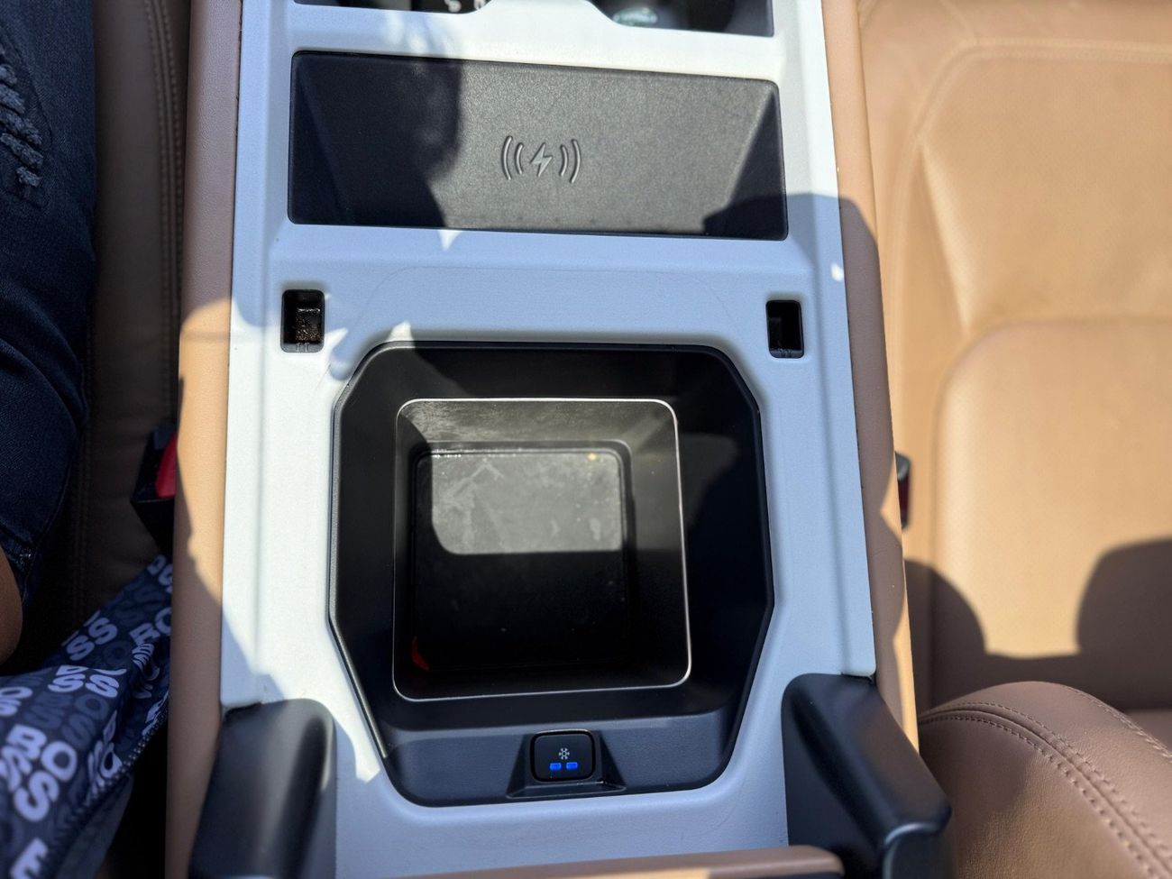 لاند روفر ديفندر P400 90 HSE 3.0L (5 Seater)