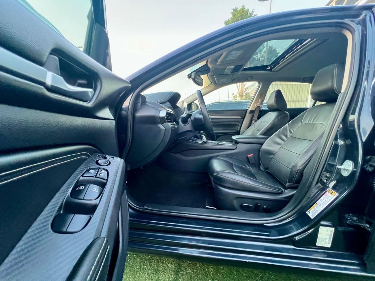 Nissan Altima SL 2.5L full option auto drive warranty one year