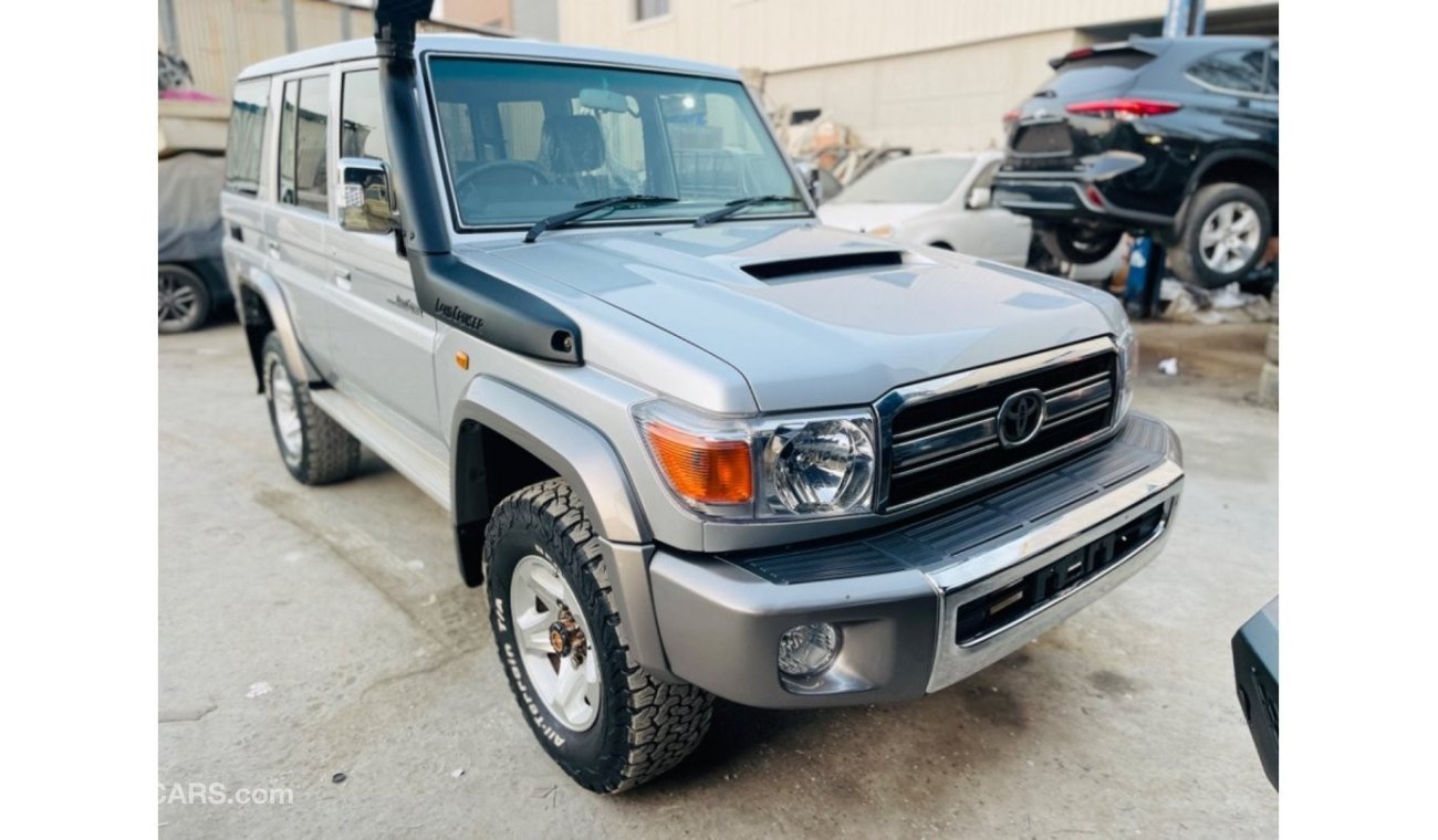 تويوتا لاند كروزر هارد توب Toyota Landcruiser hard top 5 door diesel engine model 2009 car very clean and good condition