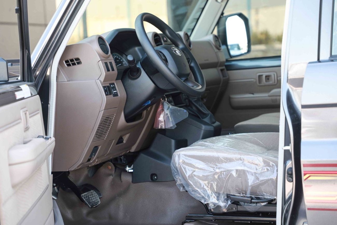 تويوتا لاند كروزر بيك آب 2025 TOYOTA LC79 LAND CRUISER PICK UP DOUBLE CAB 2.8 - GREY METTALIC inside BEIGE | Export Only
